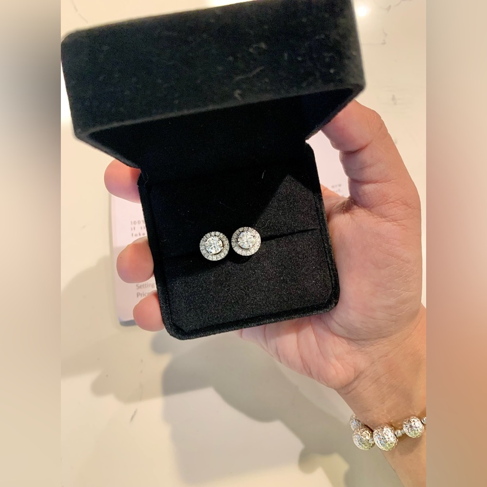 2.0 Ct Natural Diamond Vvs1 Center Earrings 18k White Gold